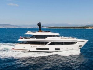 MISS L Underway